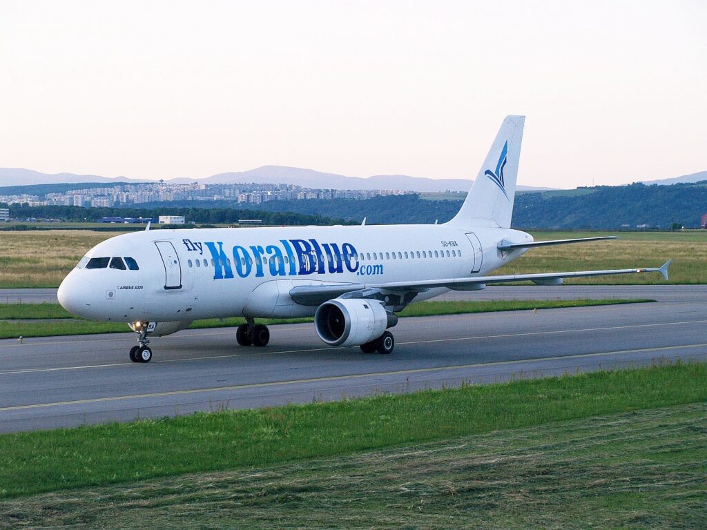 SEDEMDESIATY ÔSMY DIEL FOTOPOHĽADY DO HISTÓRIE LETISKA KOŠICE: KORÁLOVOMODRÉ AIRBUSY UŽ U NÁS NEUVIDÍME