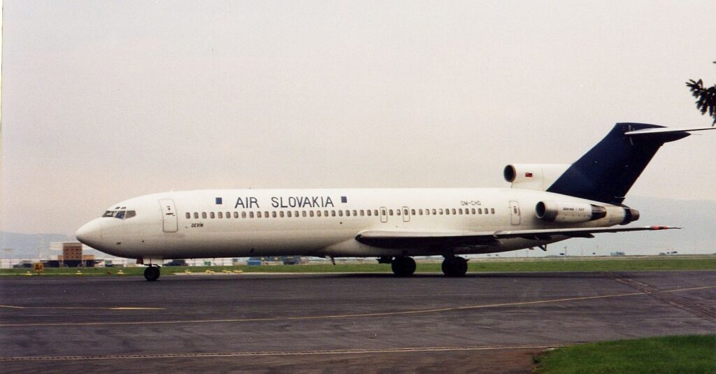 ŠESŤDESIATY SIEDMY DIEL FOTOPOHĽADY DO HISTÓRIE LETISKA KOŠICE: LIETAL K NÁM DEVÍN AJ KRIVÁŇ