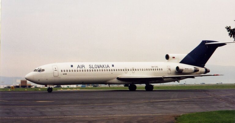 ŠESŤDESIATY SIEDMY DIEL FOTOPOHĽADY DO HISTÓRIE LETISKA KOŠICE: LIETAL K NÁM DEVÍN AJ KRIVÁŇ