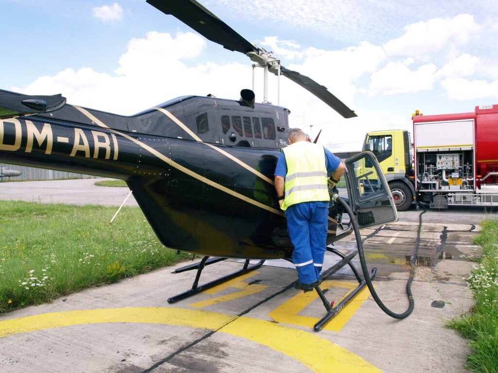 DEVÄŤDESIATY DRUHÝ DIEL FOTOPOHĽADOV DO HISTÓRIE LETISKA KOŠICE: NIEKEDY U NÁS LEN NATANKUJÚ