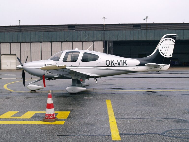 SEDEMDESIATY PRVÝ DIEL FOTOPOHĽADY DO HISTÓRIE LETISKA KOŠICE: NIE JE CIRRUS AKO CIRUS