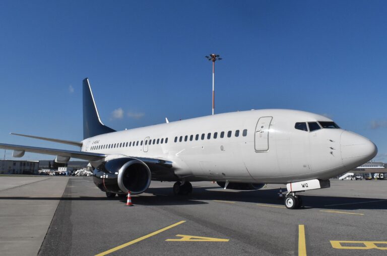 Prileteli ďalšie snehobiele aeroplány