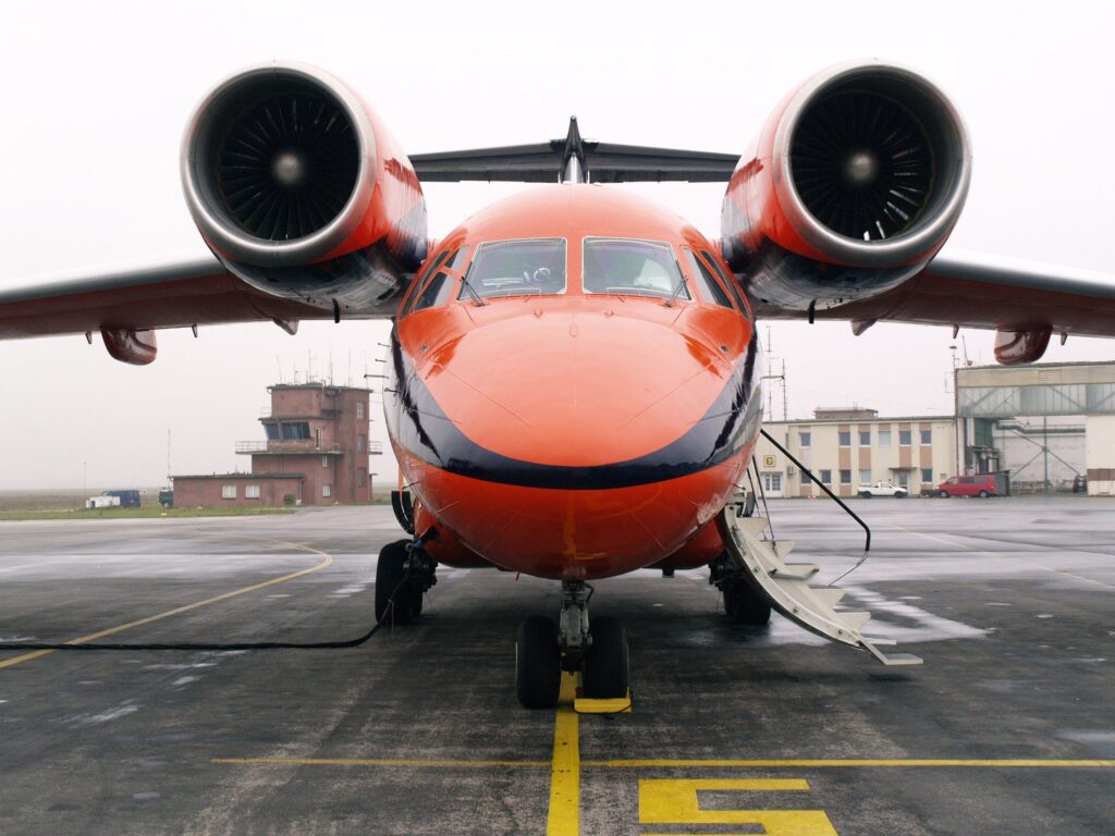 OSEMDESIATY PRVÝ DIEL FOTOPOHĽADOV DO HISTÓRIE LETISKA KOŠICE: AN-74 VYUŽÍVA COANDOV EFEKT