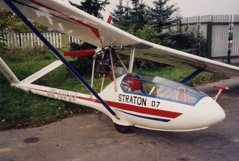 OSEMDESIATY ŠTVRTÝ DIEL FOTOPOHĽADOV DO HISTÓRIE LETISKA KOŠICE: ULTRAĽAHKÝ STRATON D-7