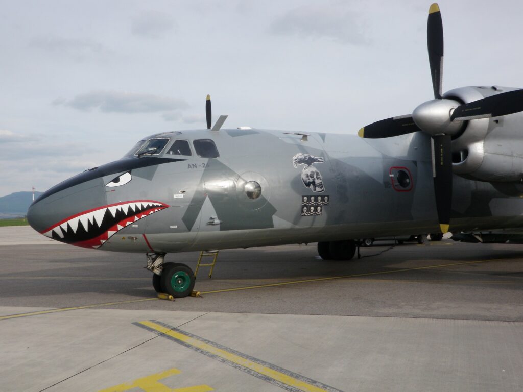 DVADSIATY PRVÝ DIEL FOTOPOHĽADY DO HISTÓRIE LETISKA KOŠICE: ANTONOV AN-26 SI ZAHRAL V AKČNOM FILME