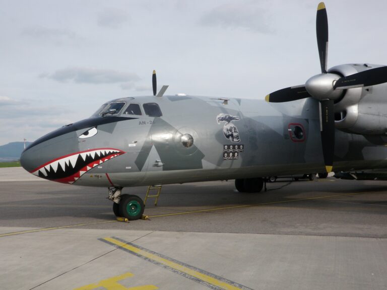DVADSIATY PRVÝ DIEL FOTOPOHĽADY DO HISTÓRIE LETISKA KOŠICE: ANTONOV AN-26 SI ZAHRAL V AKČNOM FILME
