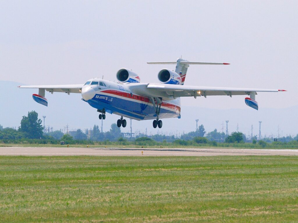 DEVӒTNÁSTY DIEL: FOTOPOHĽADY DO HISTÓRIE LETISKA KOŠICE – NAVŠTÍVIL NÁS AJ VODNÝ BOMBARDÉR