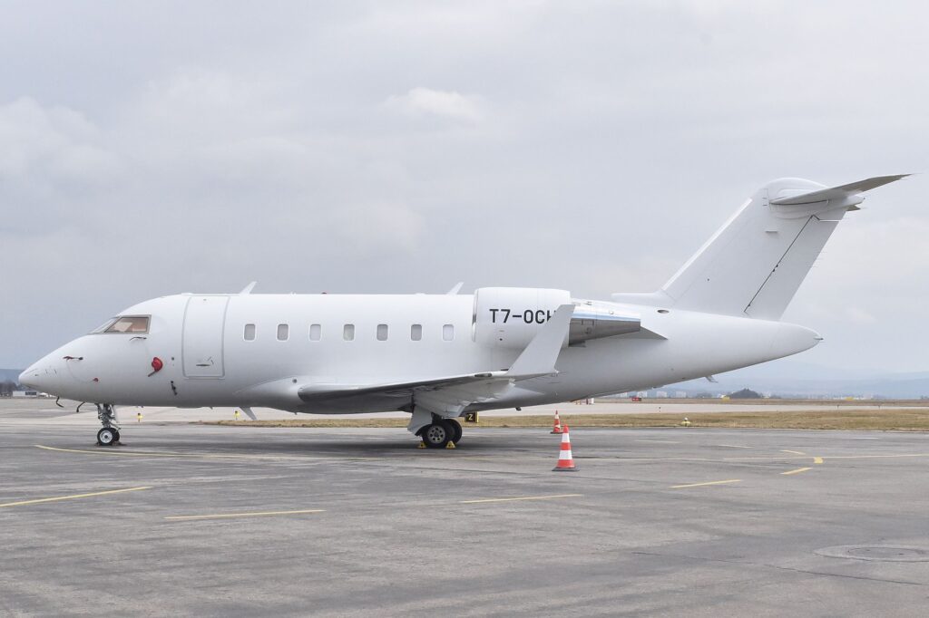 Challenger registrovaný v krajine bez letiska