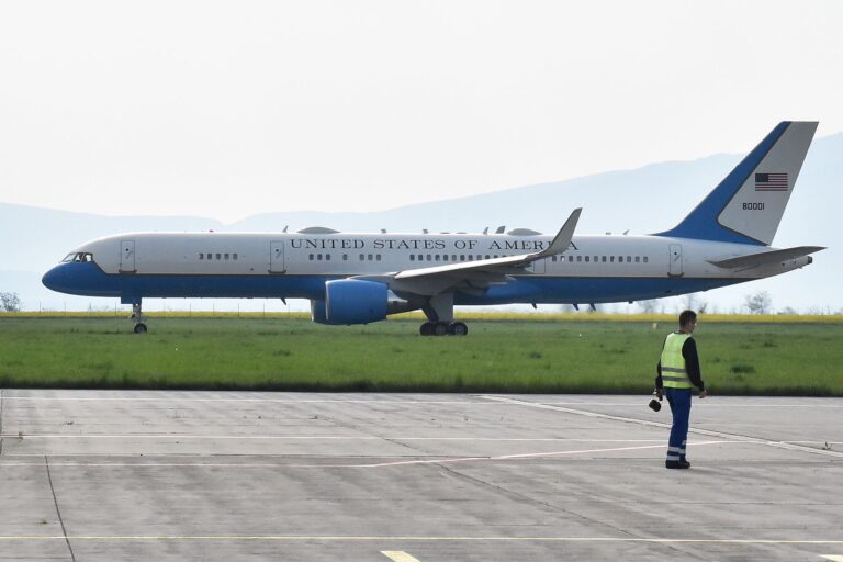 Prvá dáma alias FLOTUS priletela lietadlom C-32