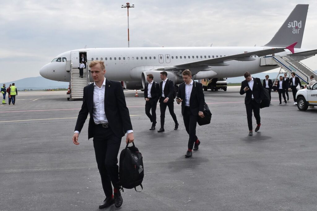 Letisko privítalo hokejové tímy i fanúšikov