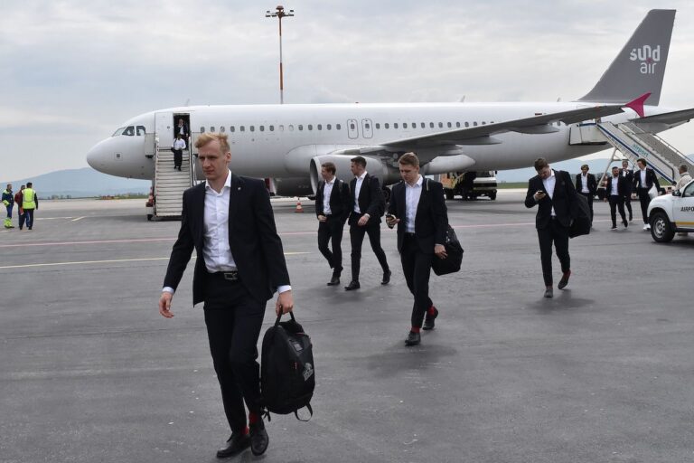 Letisko privítalo hokejové tímy i fanúšikov