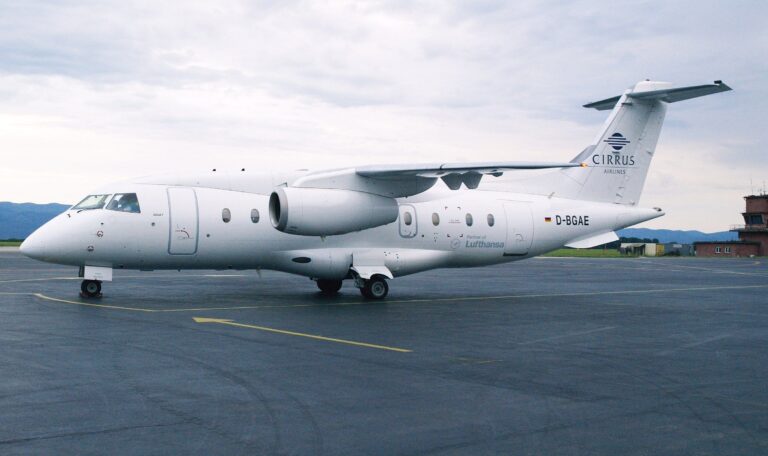 TRIDSIATY SIEDMY DIEL FOTOPOHĽADY DO HISTÓRIE LETISKA KOŠICE: DORNIER 328JET NA LINKE DO BRATISLAVY