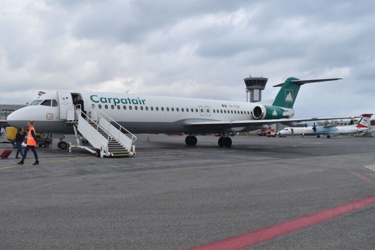 Fokker 100 na linke z Varšavy