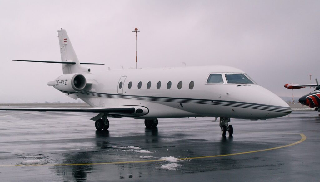 ŠTYRIDSIATY ŠIESTY DIEL FOTOPOHĽADY DO HISTÓRIE LETISKA KOŠICE: RAKÚSKY GULFSTREAM G200