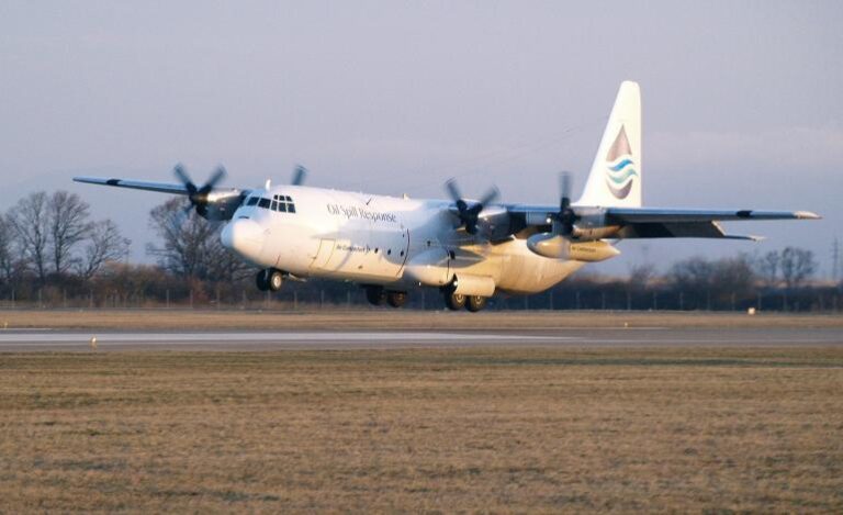 PÄTNÁSTY DIEL: Fotopohľady do histórie letiska Košice Navštívil nás aj vzácny civilný Hercules