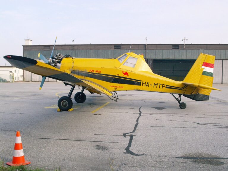 DVADSIATY DIEL FOTOPOHĽADY DO HISTÓRIE LETISKA KOŠICE: PRILETELA POĽSKO-MAĎARSKÁ JEDNOHRBÁ ŤAVA