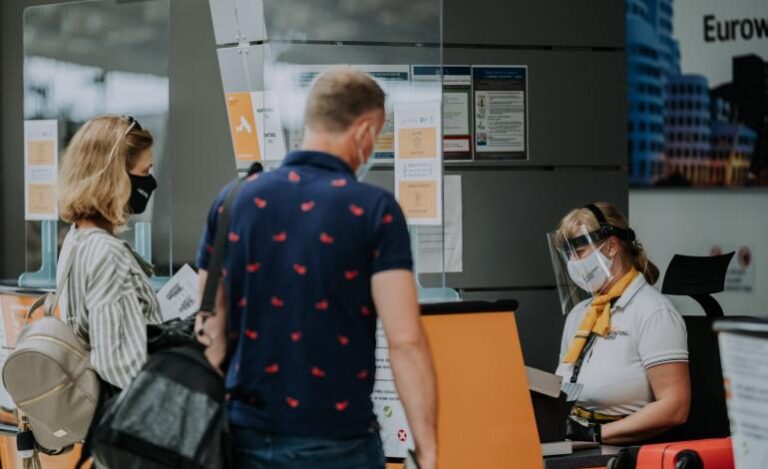 POZOR: Nové opatrenia pre cestujúcich