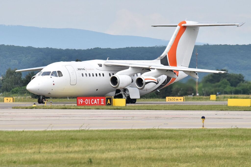 Priletel štvormotorový hornoplošník Avro RJ85