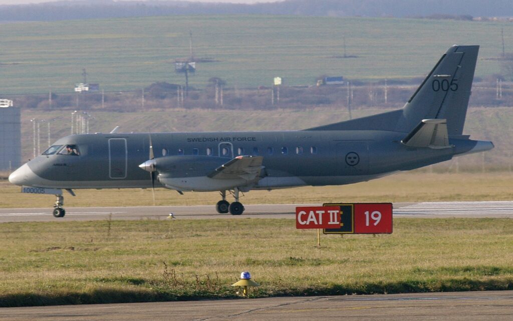 PIATY DIEL: Fotopohľady do histórie letiska Košice Švédsky vojenský Saab 340