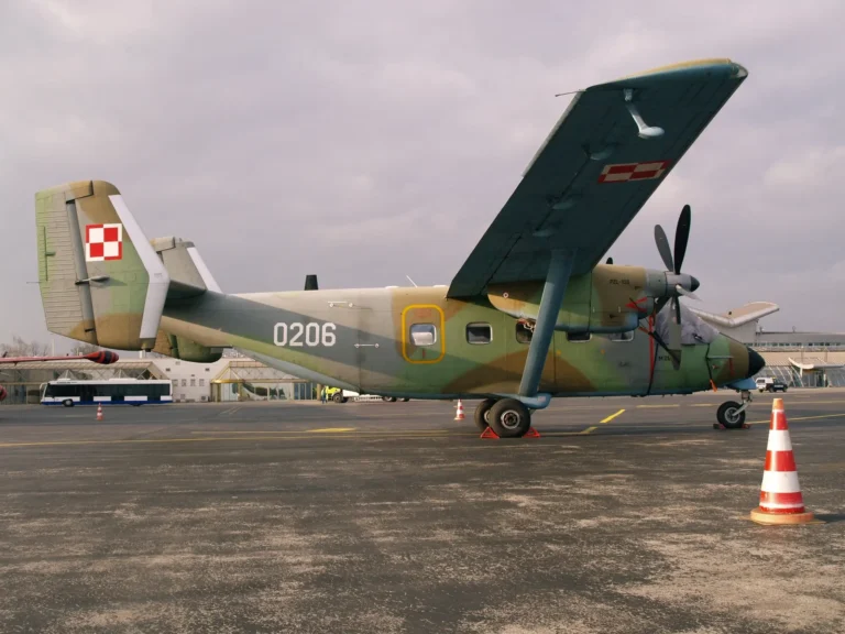 DEVÄŤDESIATY ÔSMY DIEL FOTOPOHĽADOV DO HISTÓRIE LETISKA KOŠICE: POĽSKÉ VOJENSKÉ SALÓNNE LIETADLO