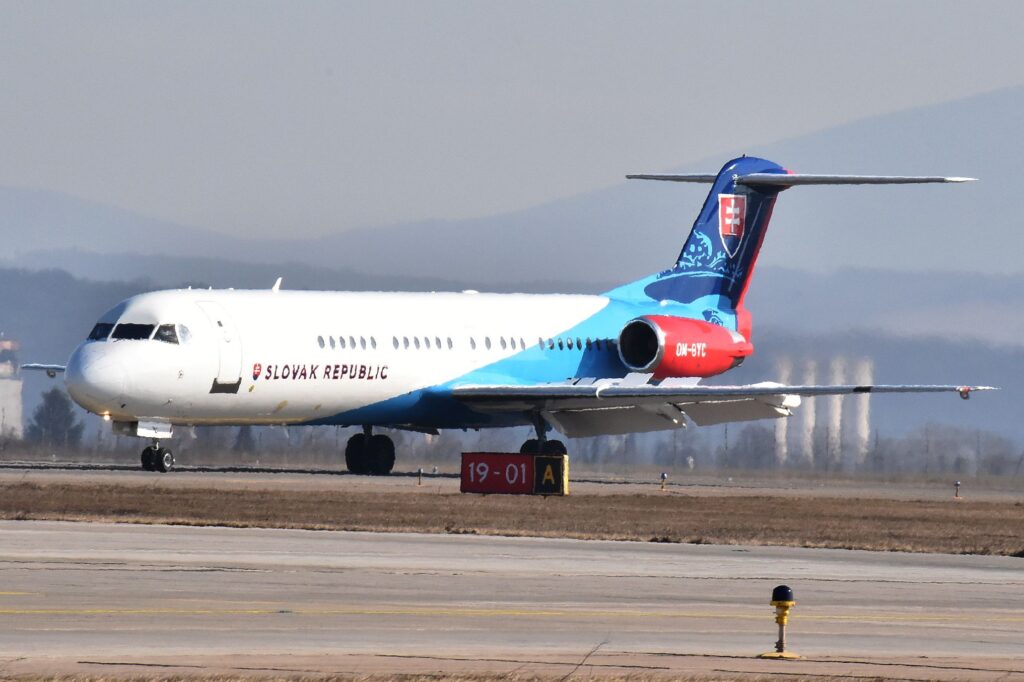STODRUHÝ DIEL FOTOPOHĽADOV DO HISTÓRIE LETISKA KOŠICE: Posledný let  prvého „vládneho“ Fokkera 100 
