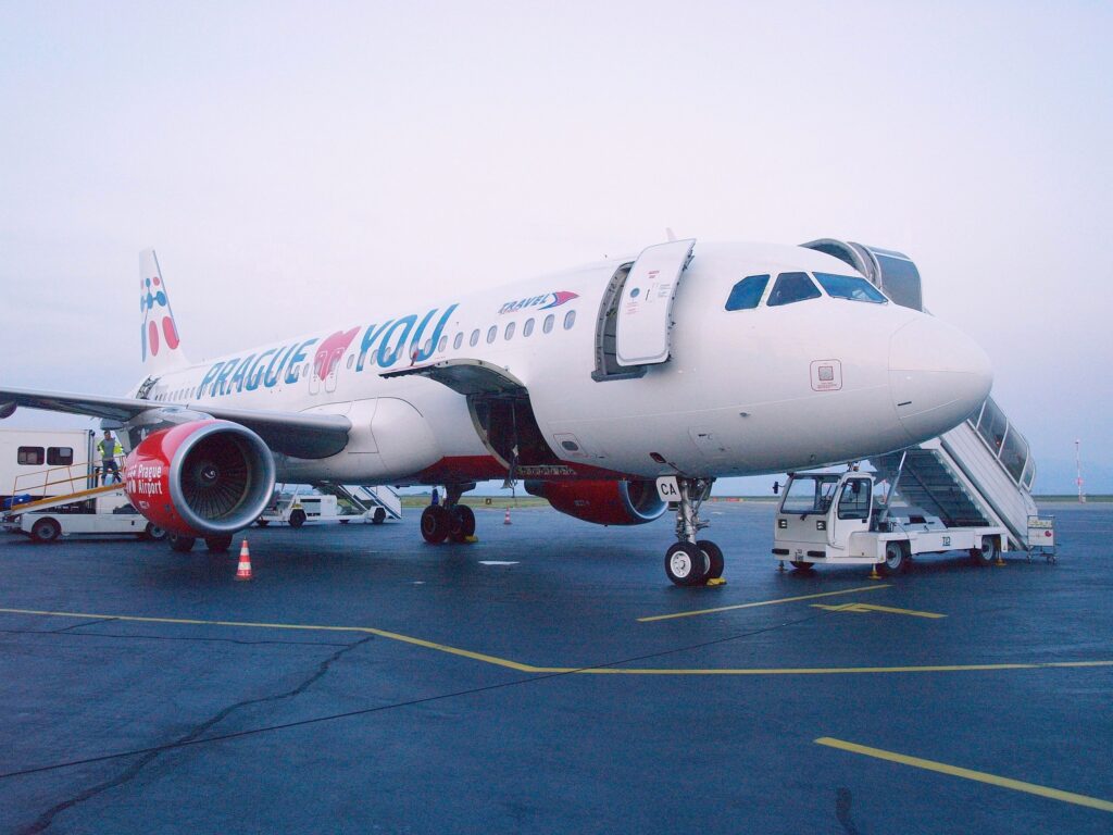 STOSIEDMY DIEL FOTOPOHĽADOV DO HISTÓRIE LETISKA KOŠICE: PRAHA VÁS MILUJE