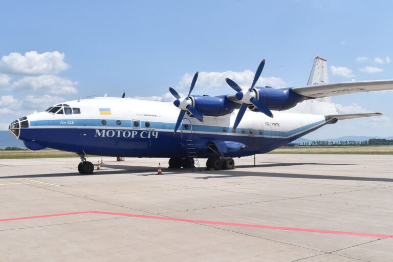 STOÔSMY DIEL FOTOPOHĽADOV DO HISTÓRIE LETISKA KOŠICE: PRILETELA UKRAJINSKÁ „DVANÁSTKA“