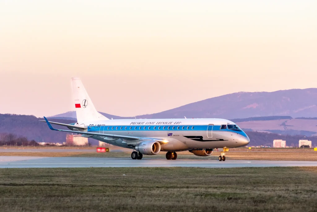 STOPÄTNÁSTY DIEL FOTOPOHĽADOV DO HISTÓRIE LETISKA KOŠICE: LIETAJÚCI ODKAZ NA MINULOSŤ, TRADÍCIU A STABILITU ZNAČKY