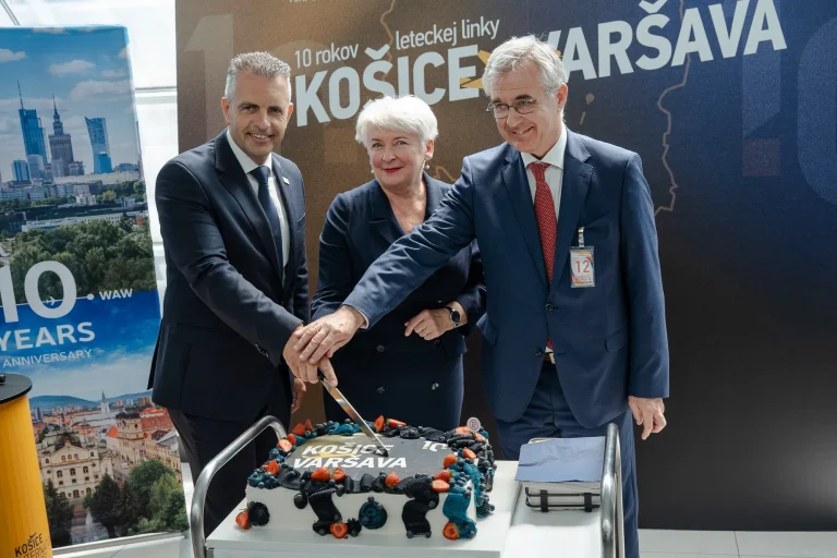 TLAČOVÁ SPRÁVA: Letisko Košice a LOT Polish Airlines oslavujú desať rokov spájania východného Slovenska so svetom cez Varšavu